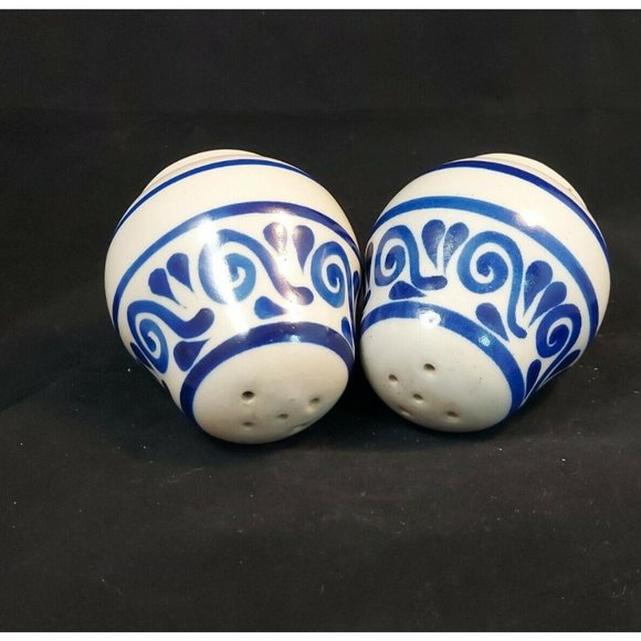 Vintage Salt Glazed Pottery Stoneware Cobalt Blue Salt & Pepper Shakers - Picture 8 of 9